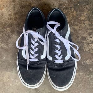 Women’s Vans, black/white Size 9.5